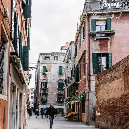 Doge's Pantheon & St.mark School In Hidden