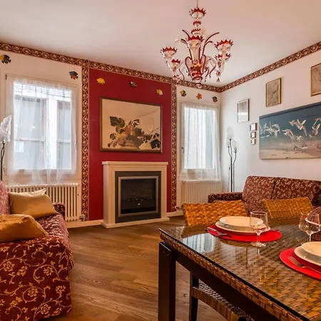 Doge's Pantheon & St.mark School In Hidden Appartement Venetië